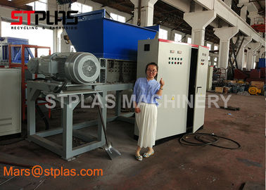 Machine de réutilisation en plastique de granule de conception spéciale pour le film emballé et le plastique différent